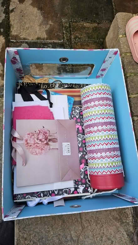 Photo of free Box of gift bags (Cm15 8px) #1