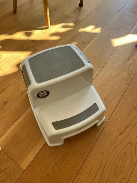 Photo of free Plastic stool (tottenham N15) #2