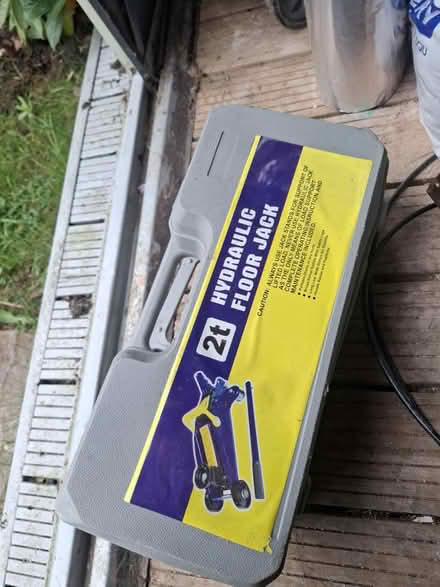 Photo of free Hydraulic floor jack (Se9 4ae) #2