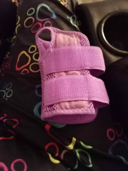 Photo of free Small left wrist brace in purple (Worsborough S705PF) #4