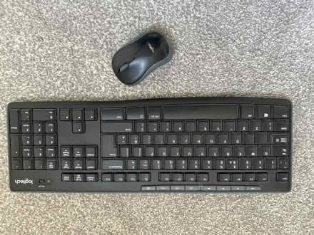 Photo of free wireless keyboard and mouse (Erith DA8) #1