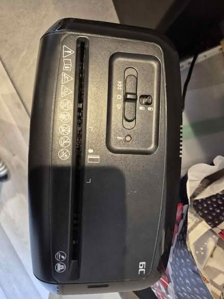 Photo of free Fellowes cross shredder (Sheering CM22) #2