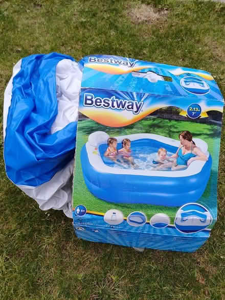 Photo of free Paddling pool (Yateley GU46) #1