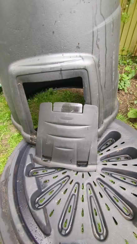 Photo of free Blackwall 330L Composting bin (Letchworth (SG6)) #3