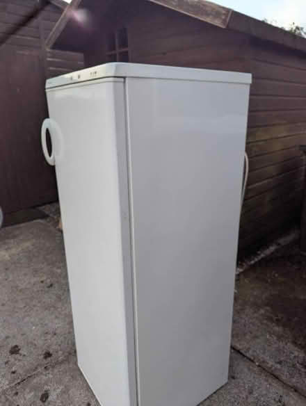 Photo of free Freezer. It did work last time I tried it a few months ago (Yealand Redmayne LA5) #2