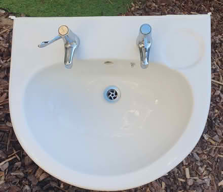 Photo of free Armitage Shanks Basin and Pedestal (RG23 Winklebury) #1