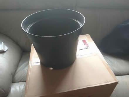 Photo of free Plastic flower pots (Hounslow TW4 6Ba) #1