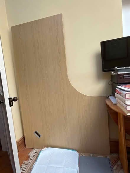 Photo of free Corner desk (Eynsham OX29) #1