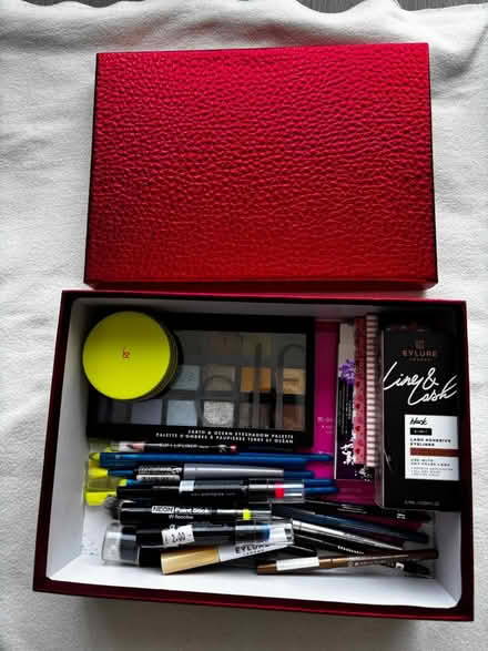 Photo of free Make up assortment (AL15GH) #1