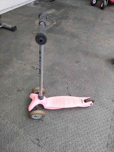 Photo of free Toddler scooter, pink (G62, Milngavie) #2