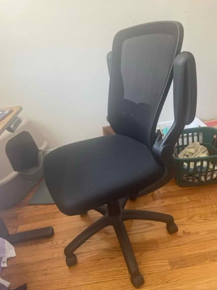 Photo of free Desk chair (Oakland gardens) #1