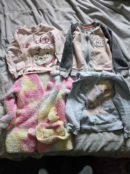 Photo of free Girls clothes 4-5 years (CR0) #4