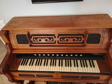 Photo of free Estey pump organ circa 1885 (Carlsbad) #2