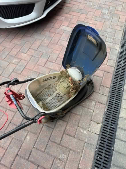 Photo of free Spear and Jackson Lawnmower (Rhosrobin, Wrexham) #4