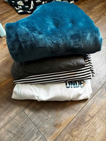 Photo of free Sweaters and scarves (Pineview Gloucester) #1