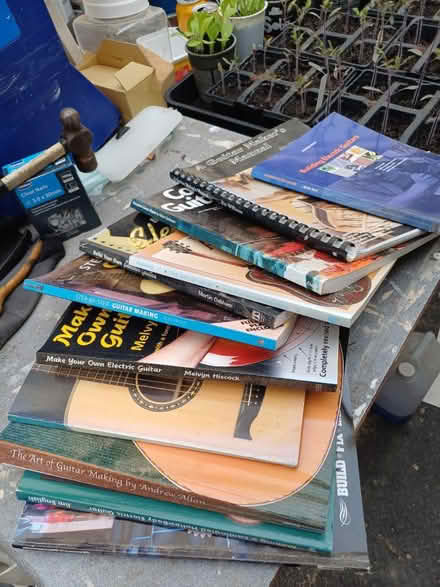 Photo of free 11 guitar building books (Yaxley) #1