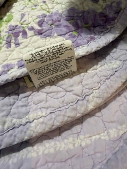 Photo of free Laura Ashley full size quilt (Erin Mills&QEW) #4