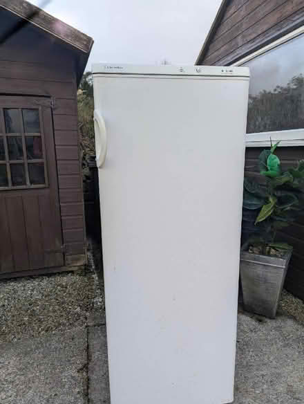 Photo of free Freezer. It did work last time I tried it a few months ago (Yealand Redmayne LA5) #3