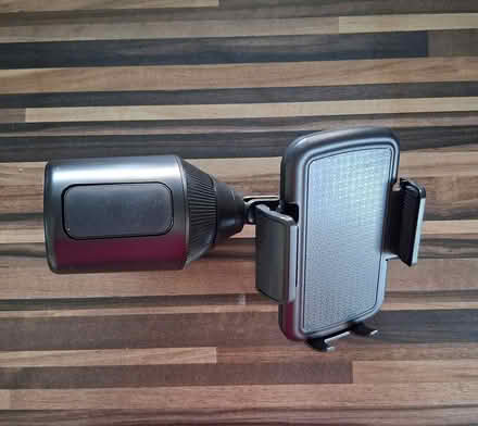Photo of free Car phone holder (DE73) #1