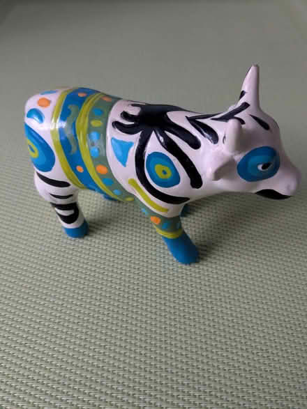 Photo of free Small Cow Ornament (Beulah Hill SE19) #1