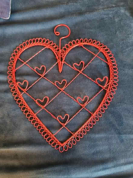 Photo of free Red wire heart shaped photo/note holder (Hove BN3) #1