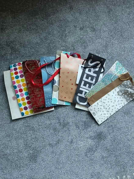 Photo of free Job lot of gift bags (Hove BN3) #1