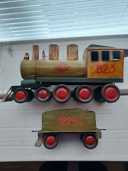 Photo of free tin train & caboose (little ferry) #1