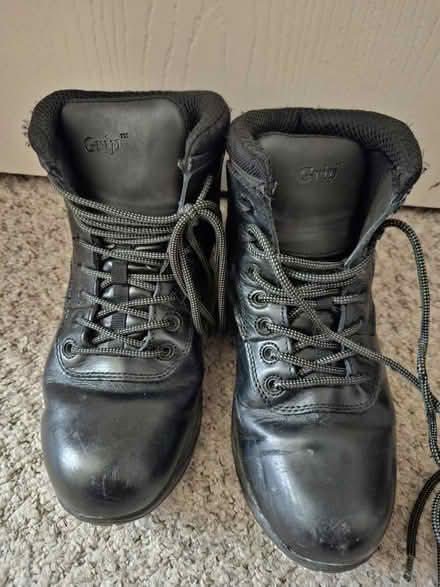 Photo of free Work boots (Aylesbury HP20) #1