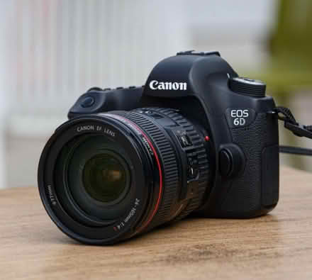 Photo of a camera and lense workinh (Langley Green B68) #1