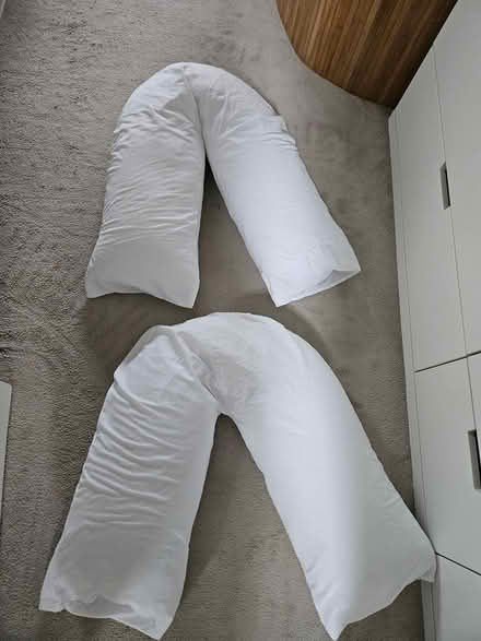 Photo of free V shaped pillows (SE15) #1