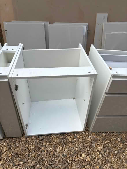 Photo of free Howdens Kirchen (Hurst RG10) #3