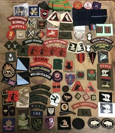 Photo of ww2 arm flashes and badges (Ludlow SY8) #1