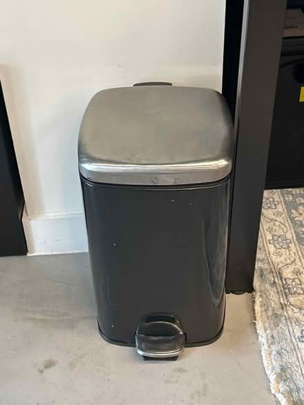 Photo of free Metal bin (Shoreditch) #1
