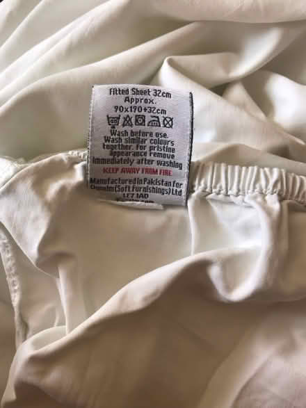 Photo of free 2 pairs fitted single bed sheets (Abbey Wood SE2) #3