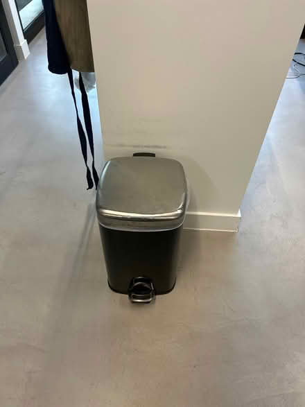 Photo of free Metal bin #2 (Shoreditch) #1