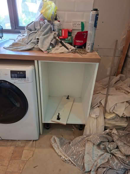 Photo of free Howdens Kitchen Unitsn (Tregrehan Mills PL25) #1