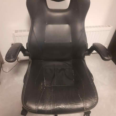 Photo of free Gaming/Office Chair (Le182rs) #2
