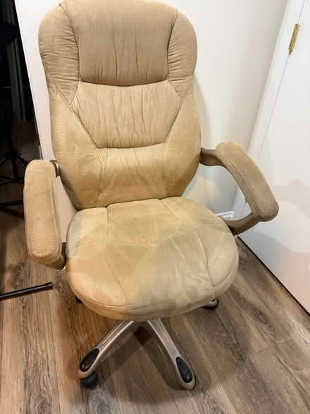 Photo of free Desk Chair (Aurora) #2