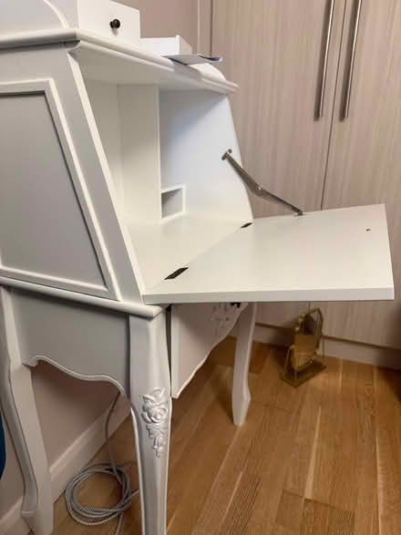 Photo of free White writing desk that needs work (Maidenhead SL6) #1
