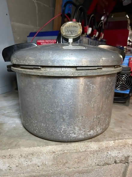 Photo of free pressure cooker & lamp (Denbigh near Lucas Crk bridge) #2