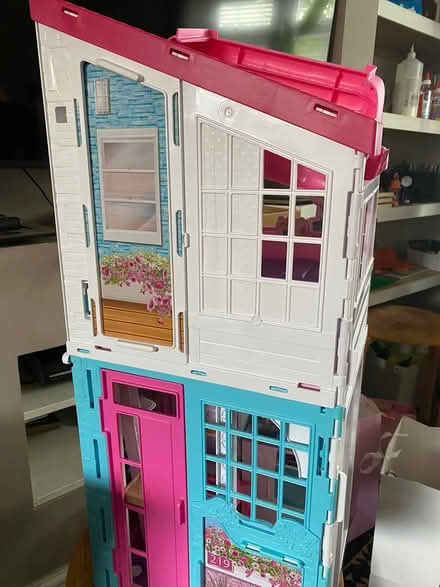 Photo of free Barbie House (Kenilworth, Borehamwood) #1