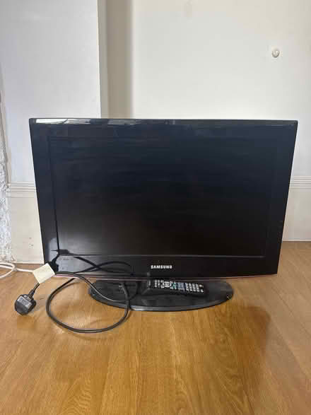 Photo of free Samsung TV 26” (West Kensington W14) #1