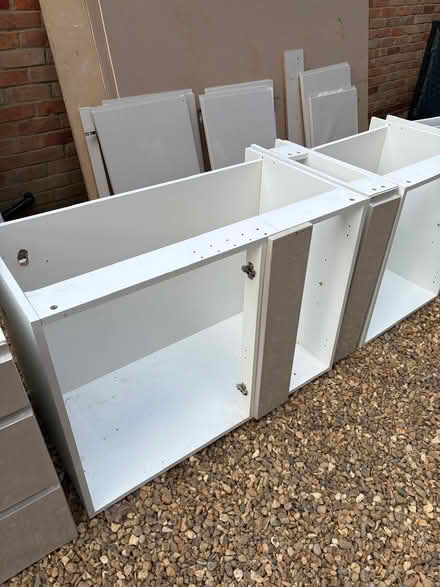 Photo of free Howdens Kirchen (Hurst RG10) #4