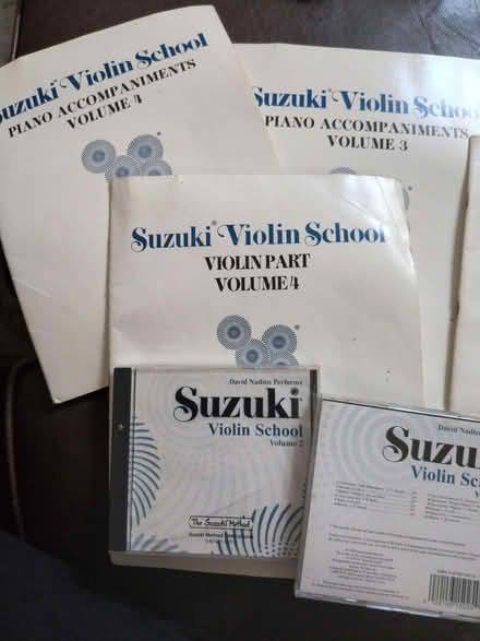 Photo of free Suzuki Violin books and CDs (St Albans AL4) #1