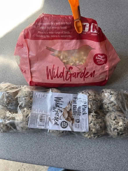 Photo of free wild bird food & 10 bag fat balls (CH43) #1