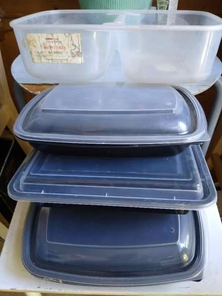 Photo of free 4 containers for storage/ lunch boxes (South Norwood SE25) #1