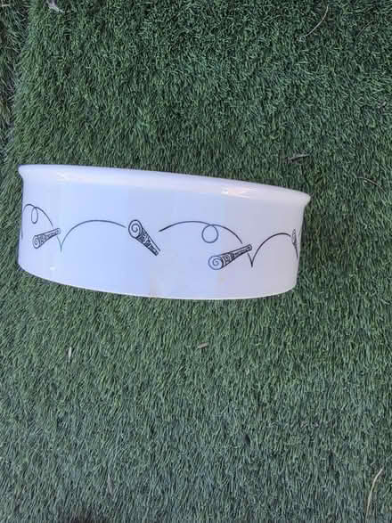 Photo of free Maxwell and Williams Pet Bowl (Castle Hill) #4