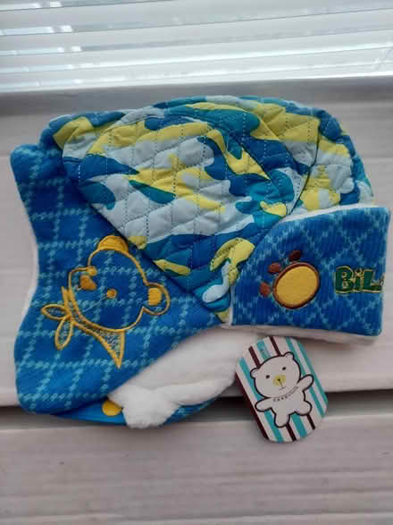 Photo of free baby socks and 4 baby winter hats (little ferry) #2