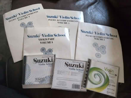 Photo of free Suzuki Violin books and CDs (St Albans AL4) #3
