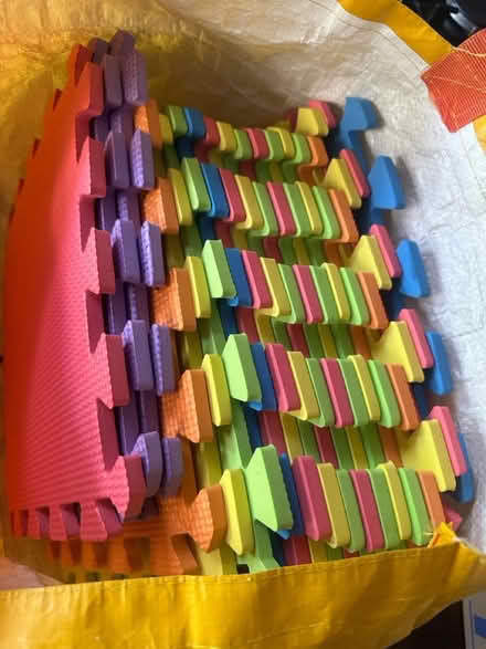 Photo of free 18 x interlocking play floor tiles (SE6) #1